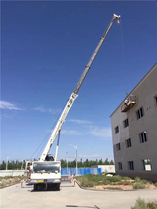 青岛市“轻装强干”—— 吊车的 “轻量化臂架” 技术