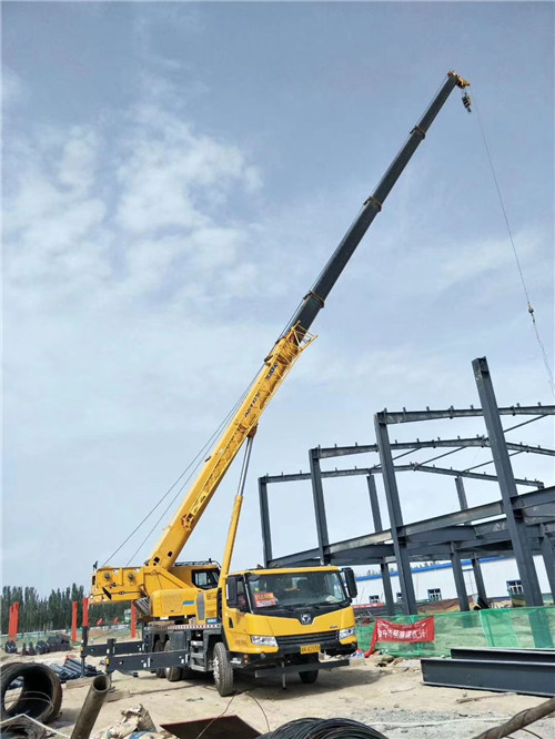 青岛市超高层建筑钢结构吊装案例
